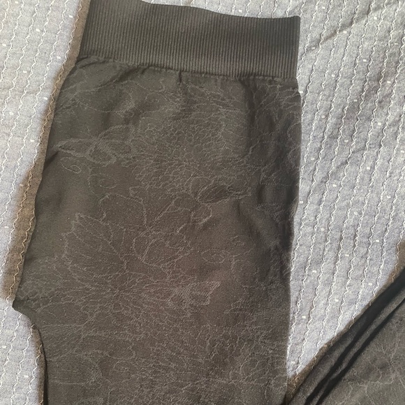 fromrachel Black Floral Print Legging - Picture 5 of 6